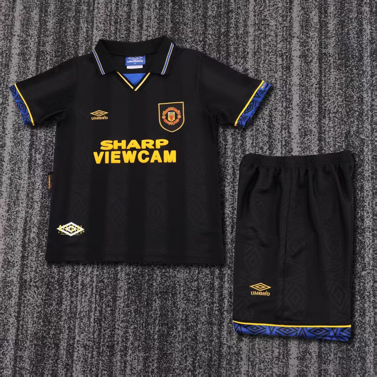 Kids Manchester United Retro Kit