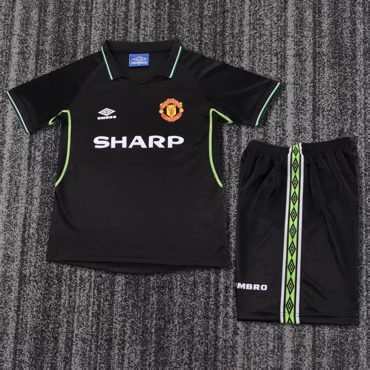 Kids Manchester United Retro Kit