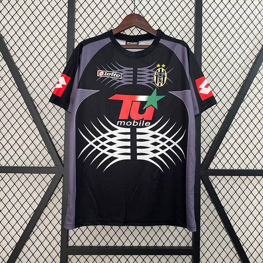 Juventus 01/02 Goalkeeper Shirt